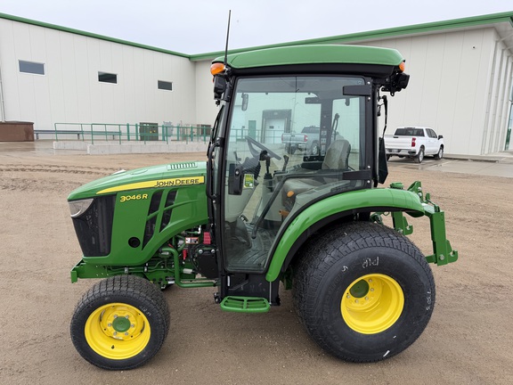 2025 John Deere 3046R - Photo6