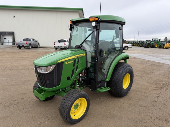 2025 John Deere 3046R - Photo7