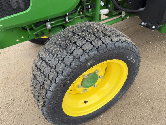 2025 John Deere 3046R - Photo10