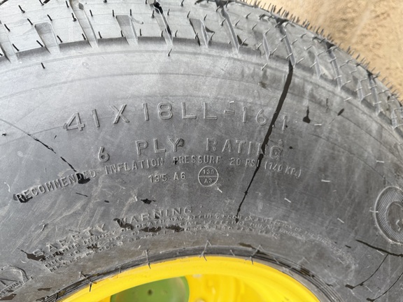 2025 John Deere 3046R - Photo12