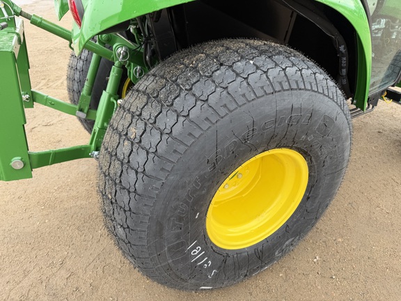 2025 John Deere 3046R - Photo13