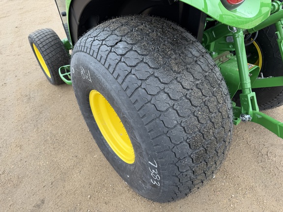 2025 John Deere 3046R - Photo14