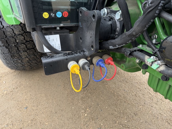 2025 John Deere 3046R - Photo16