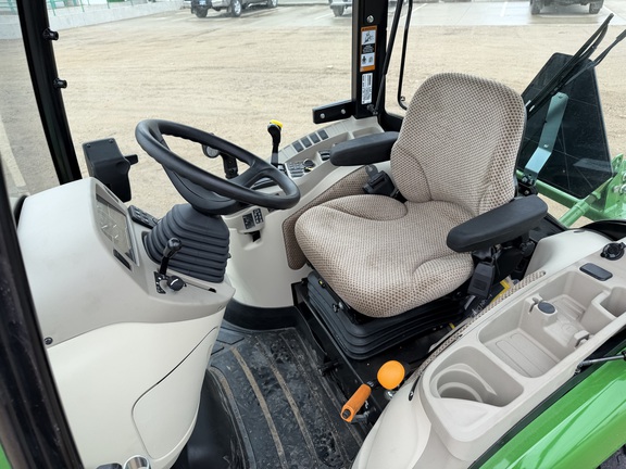 2025 John Deere 3046R - Photo21