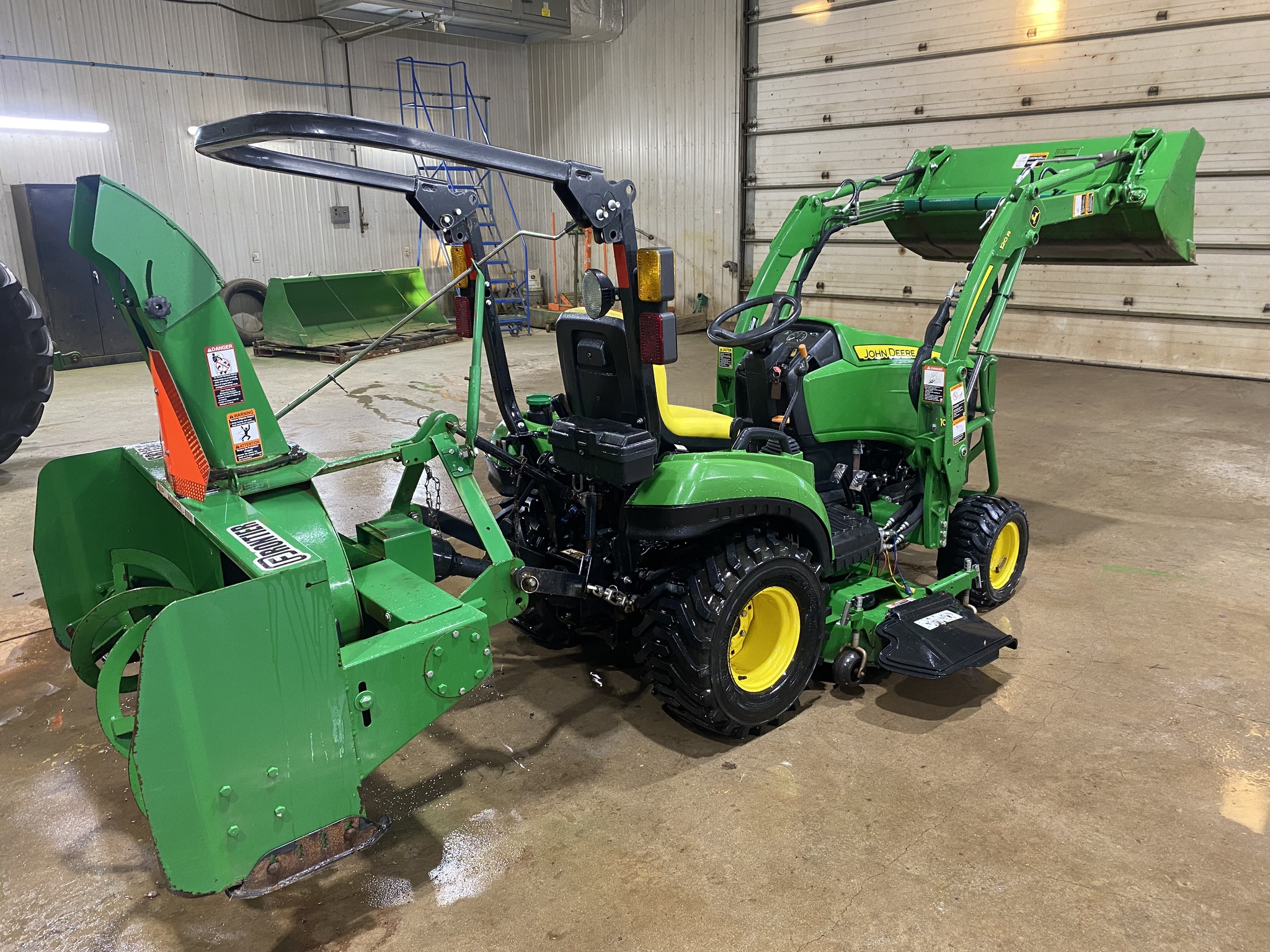 2020 John Deere 1023E Image 5