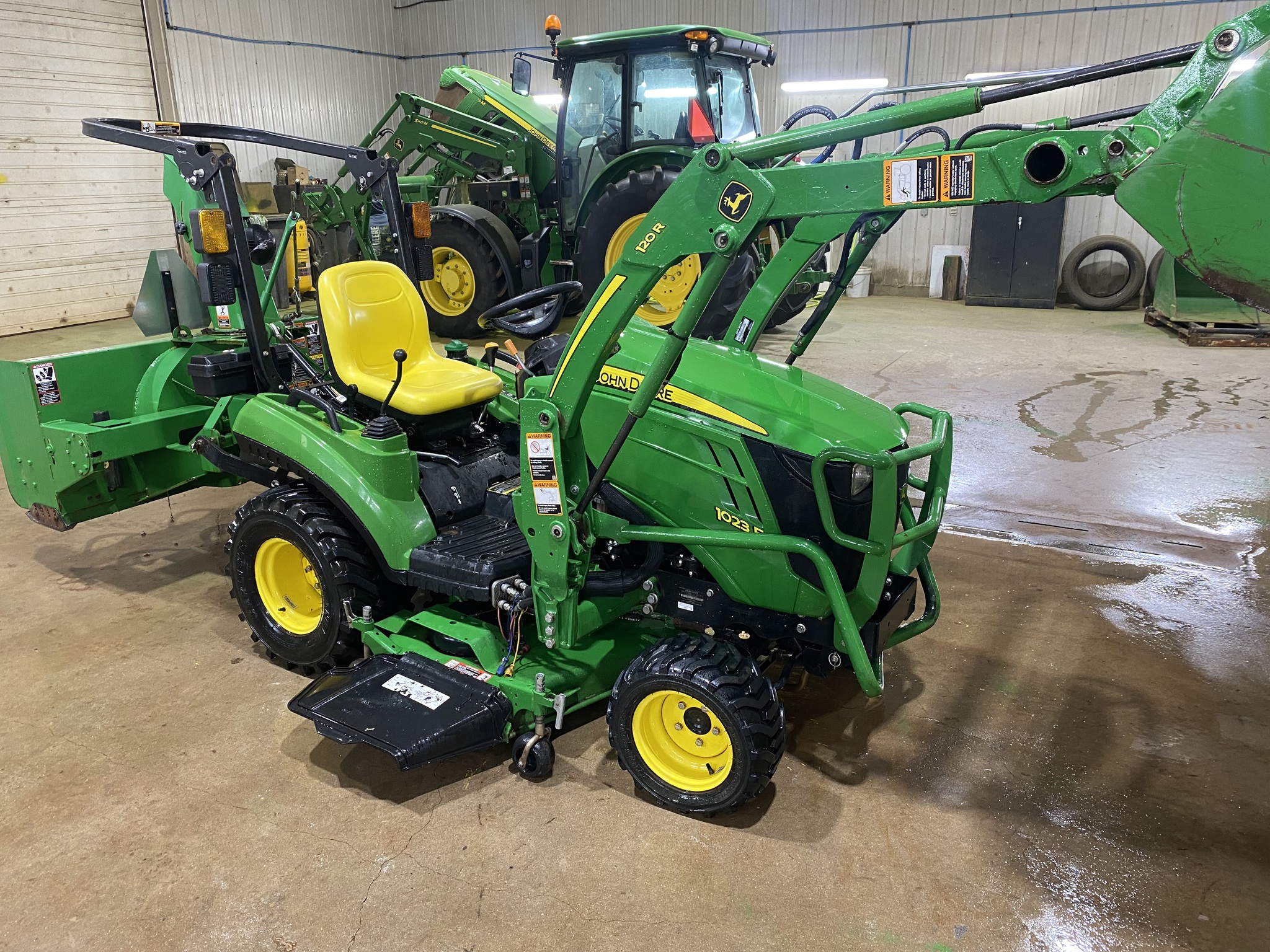 2020 John Deere 1023E Image 2