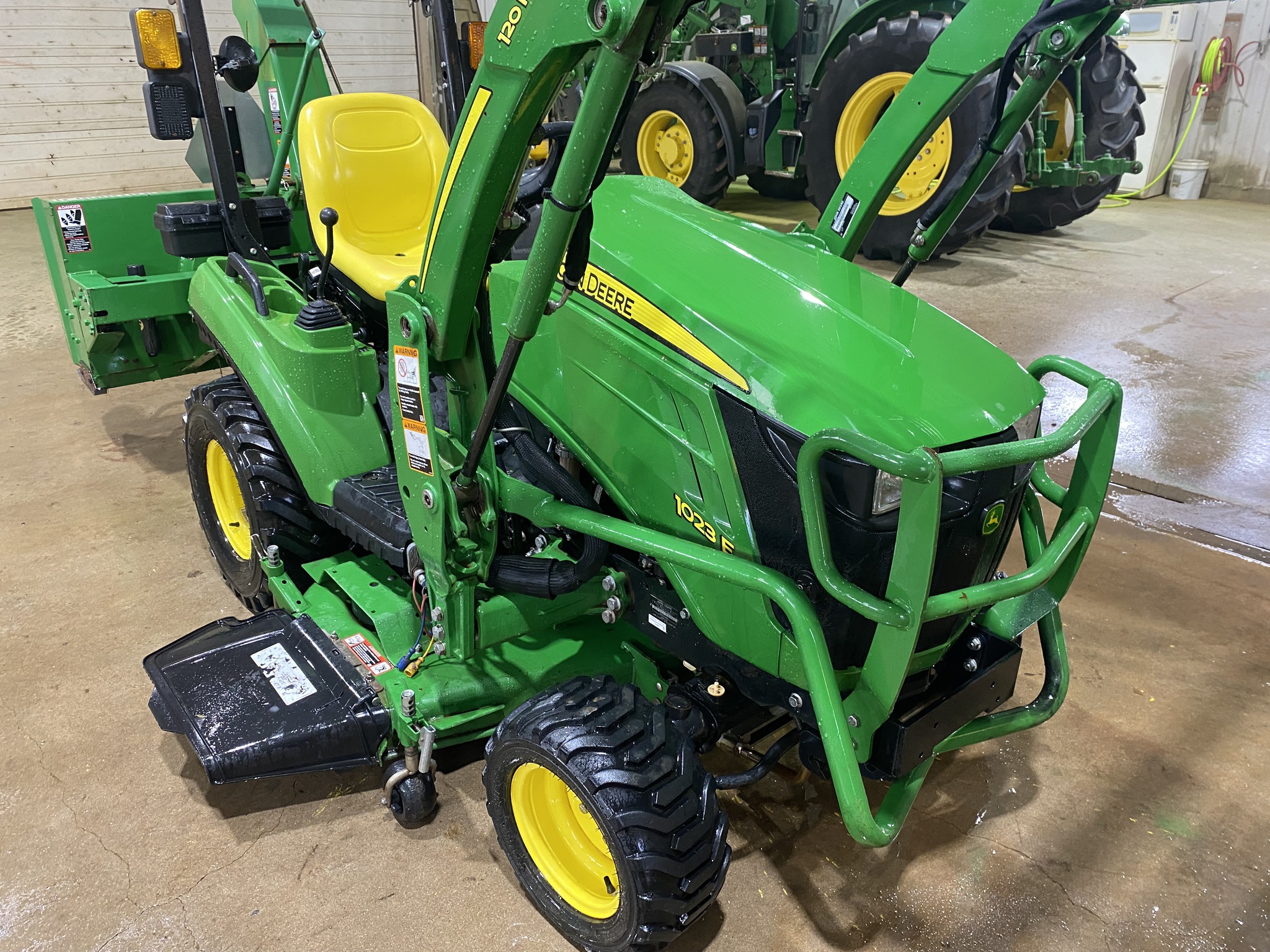 2020 John Deere 1023E Image 14