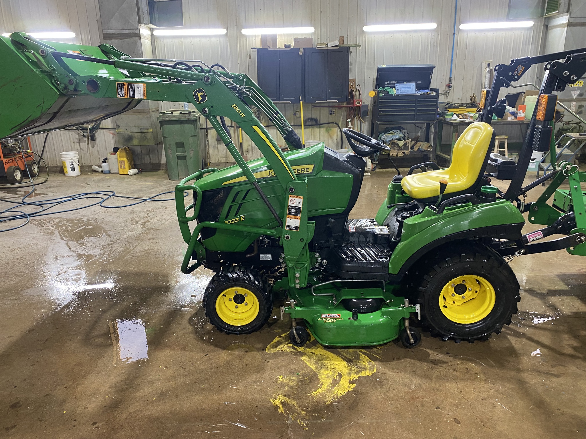 2020 John Deere 1023E Image 3