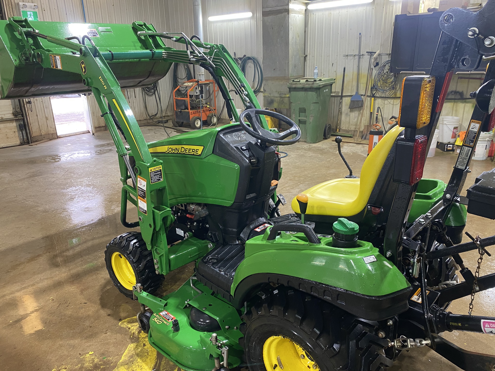 2020 John Deere 1023E Image 10