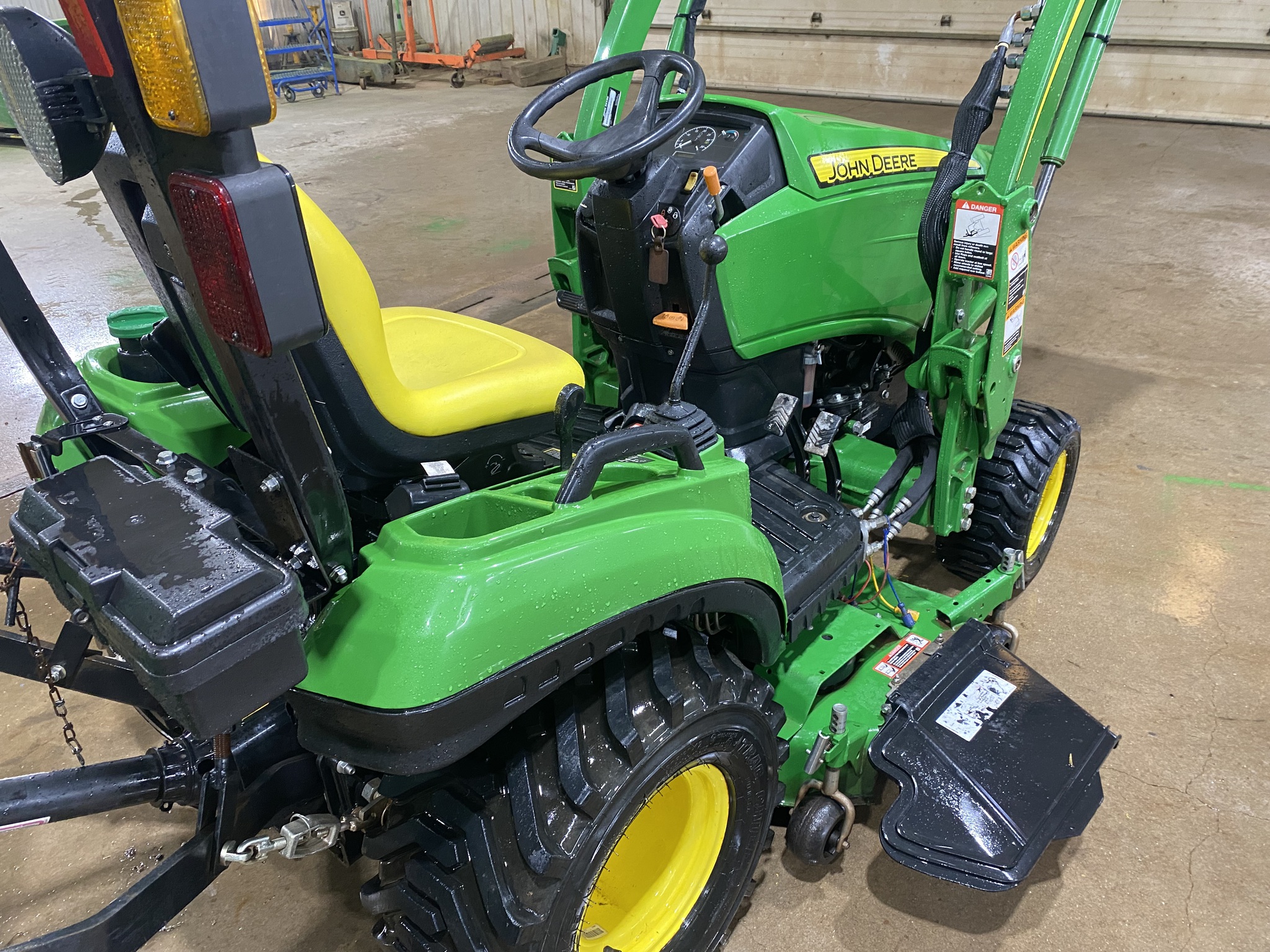 2020 John Deere 1023E Image 9