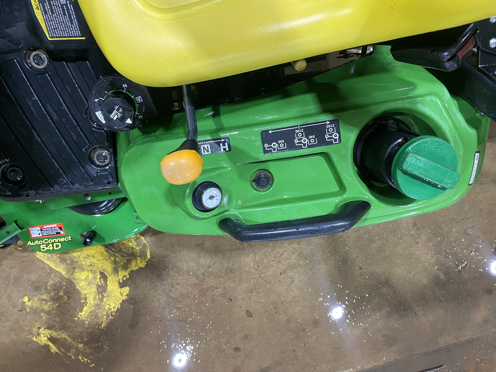 2020 John Deere 1023E Image 6