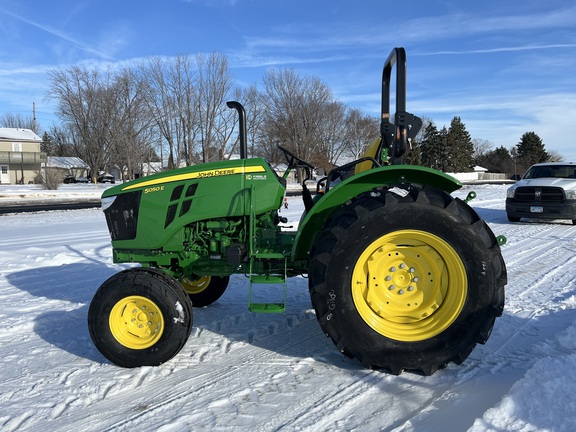 2025 John Deere 5050E - Photo9