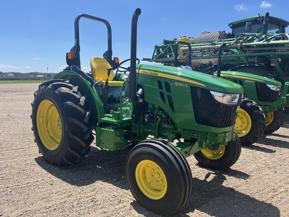 2025 John Deere 5050E - Photo4