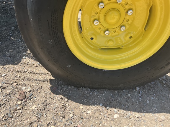 2025 John Deere 5050E - Photo14
