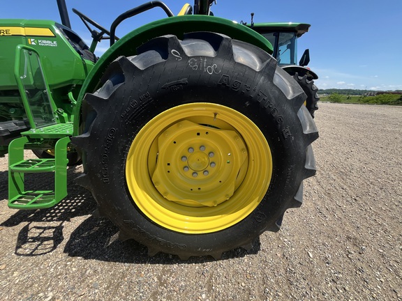 2025 John Deere 5050E - Photo19