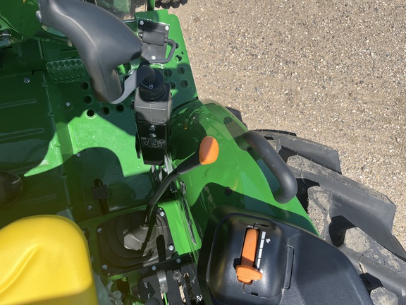 2025 John Deere 5050E - Photo32