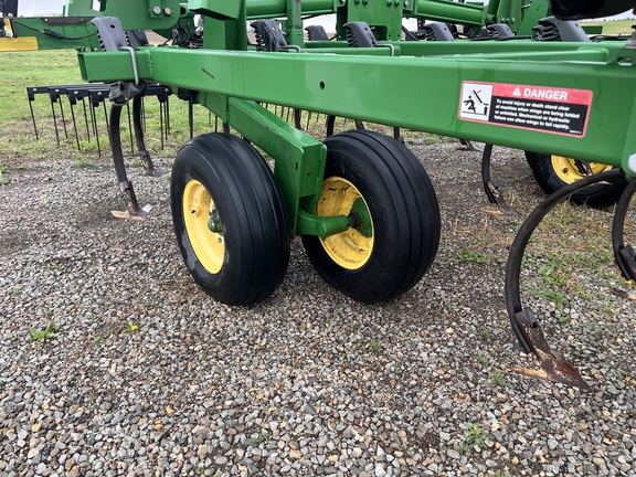 2012 John Deere 2210 - Photo11