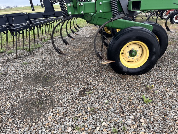 2012 John Deere 2210 - Photo17