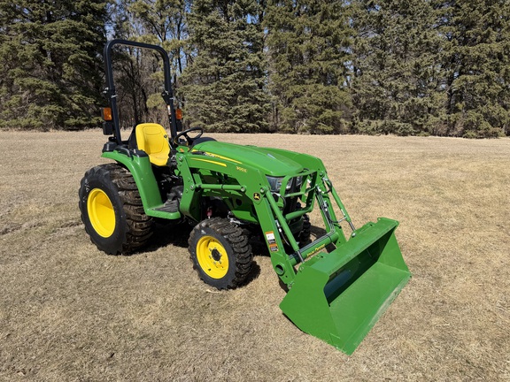  John Deere 3038E