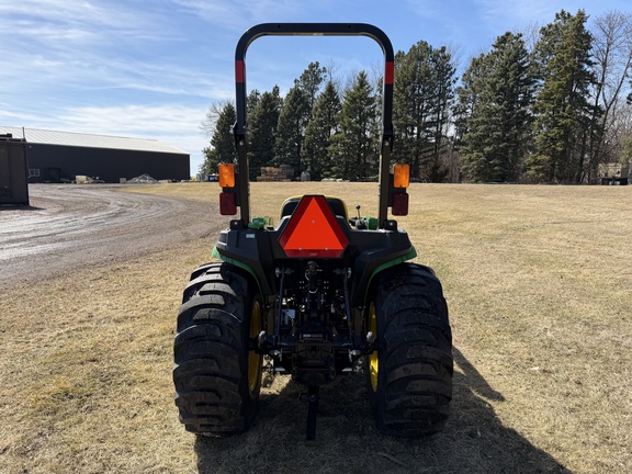2025 John Deere 3038E - Photo4