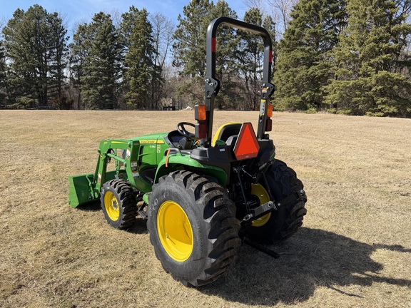 2025 John Deere 3038E - Photo5