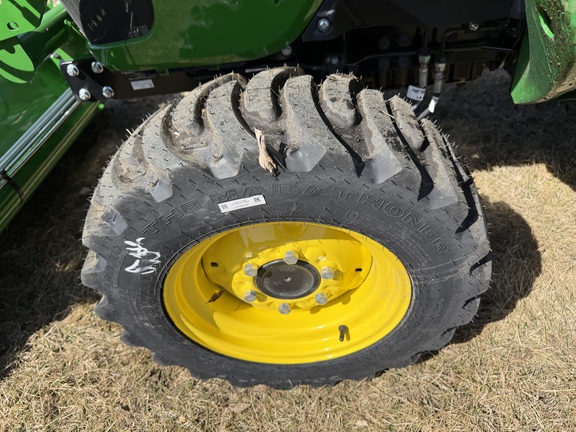 2025 John Deere 3038E - Photo10