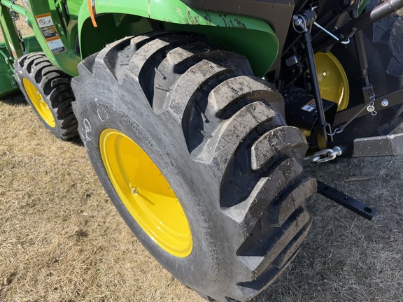 2025 John Deere 3038E - Photo14