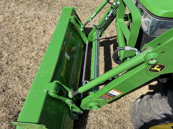 2025 John Deere 3038E - Photo17