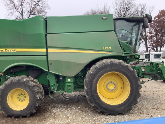 Photo of 2023 John Deere S790