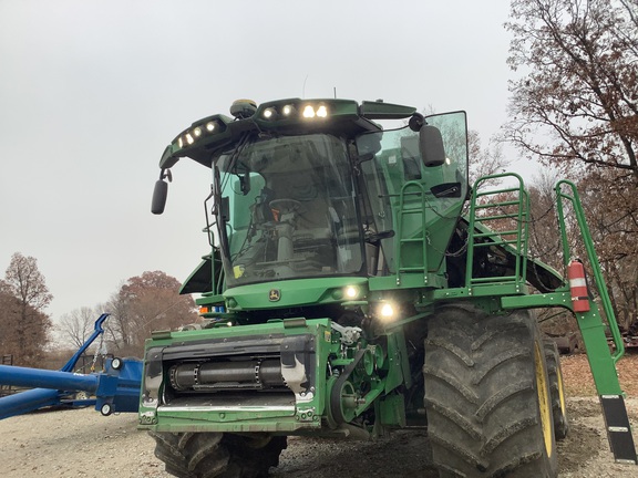 Photo of 2023 John Deere S790