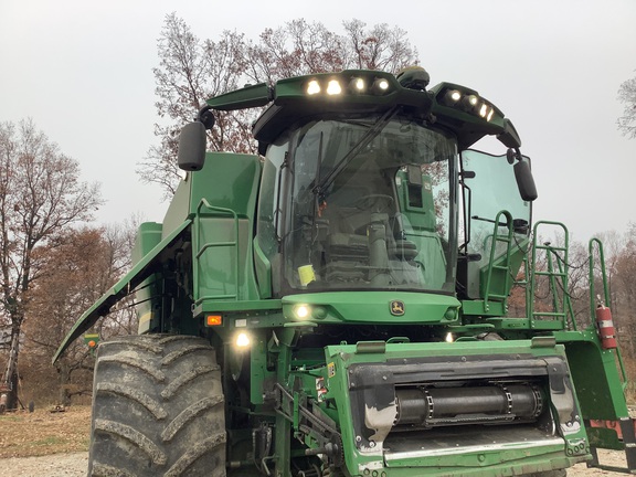 Photo of 2023 John Deere S790