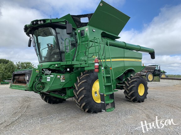 Photo of 2023 John Deere S790