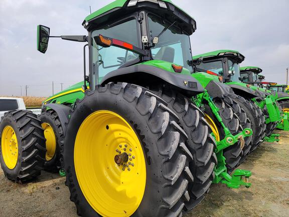 2025 John Deere 8R 340 - Photo13