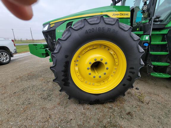 2025 John Deere 8R 340 - Photo17