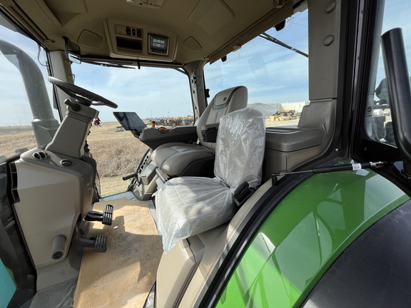 2025 John Deere 8R 340 - Photo30