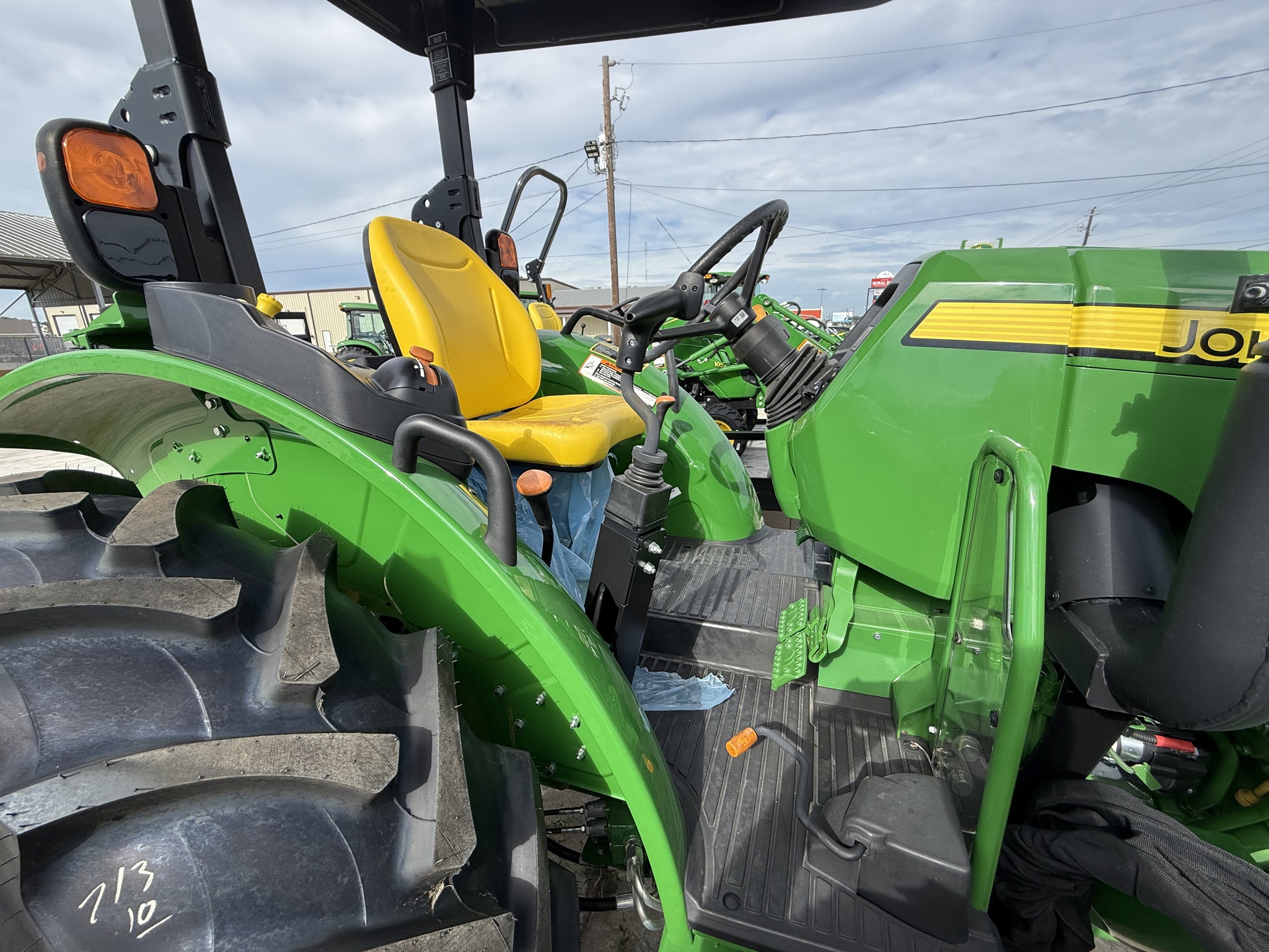 2024 John Deere 5067E Image 4