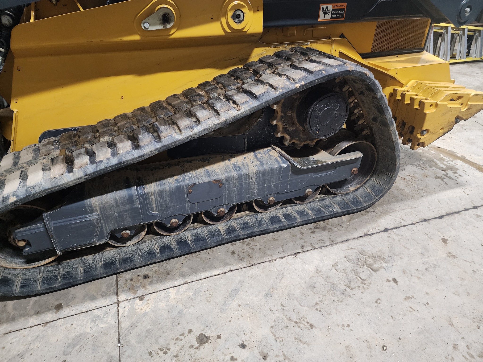 2021 John Deere 333G Image 10