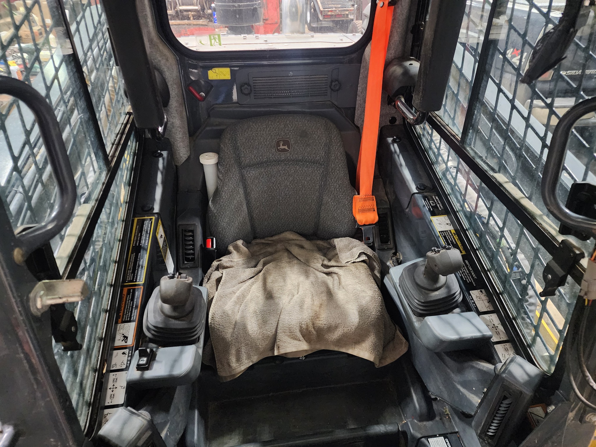 2021 John Deere 333G Image 11