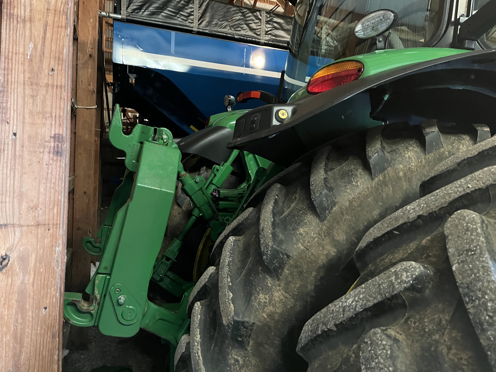 2014 John Deere 8320R Image 4