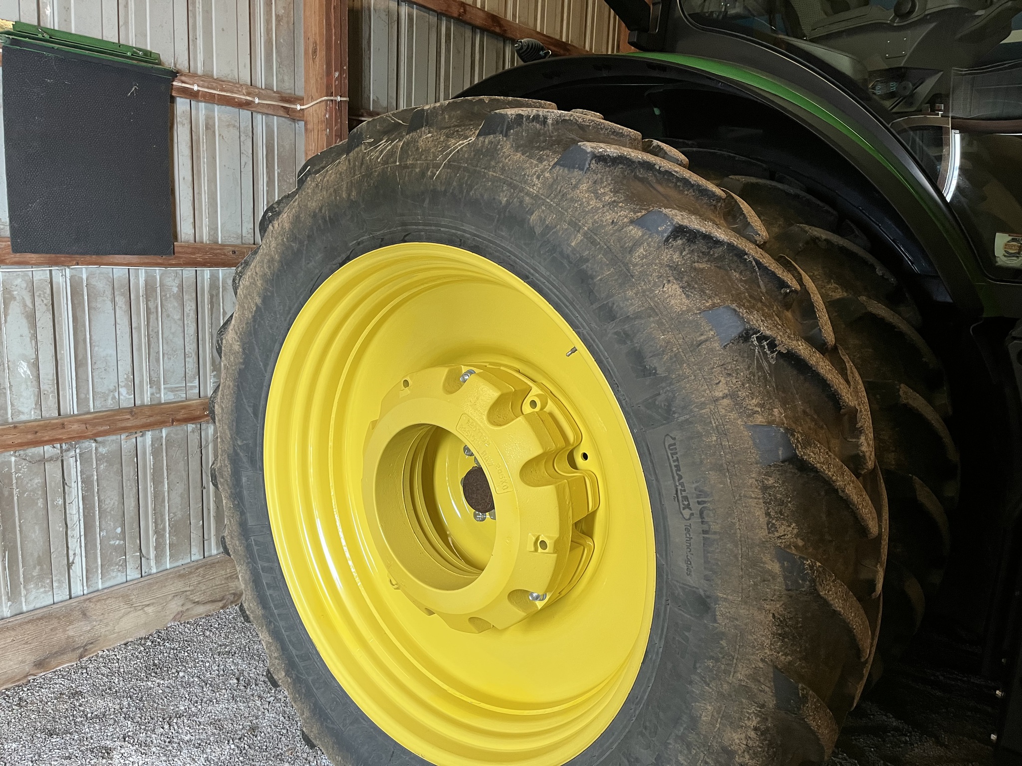 2014 John Deere 8320R Image 3