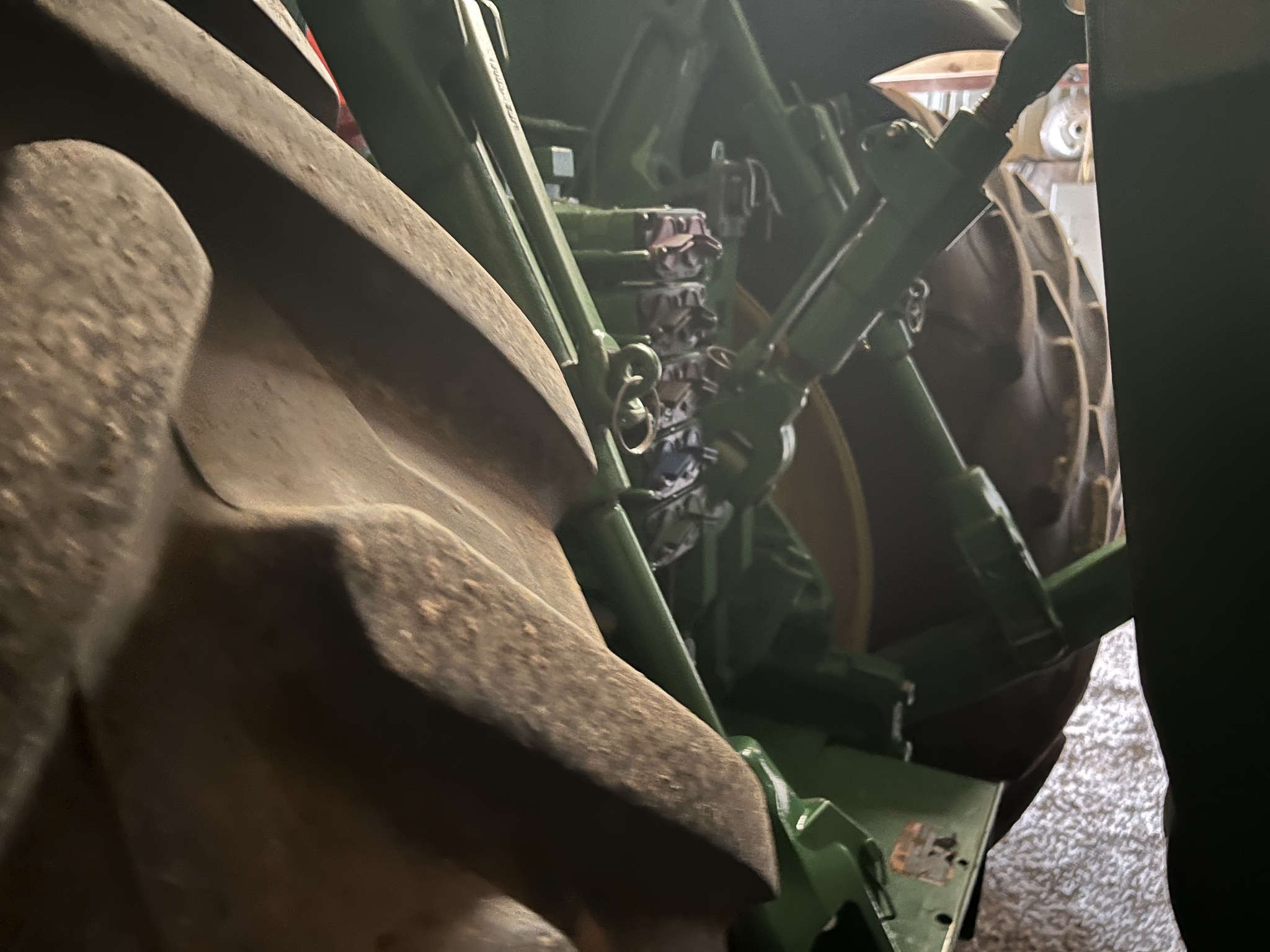 2014 John Deere 8320R Image 8