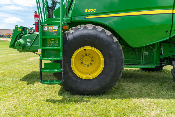 Used 2015 John Deere S670 Combines at Koenig Equipment in Anna, OH - Photo8