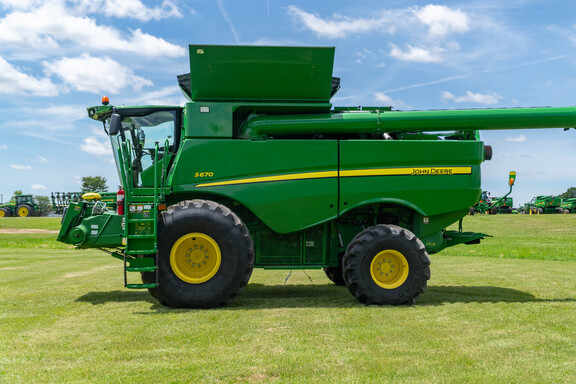Used 2015 John Deere S670 Combines at Koenig Equipment in Anna, OH - Photo1