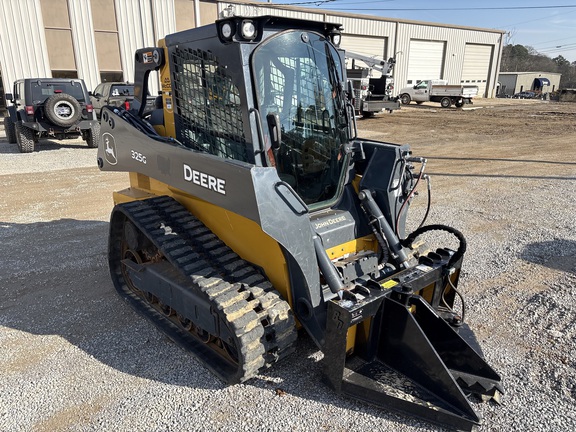 Photo of a 2023 John Deere 325G