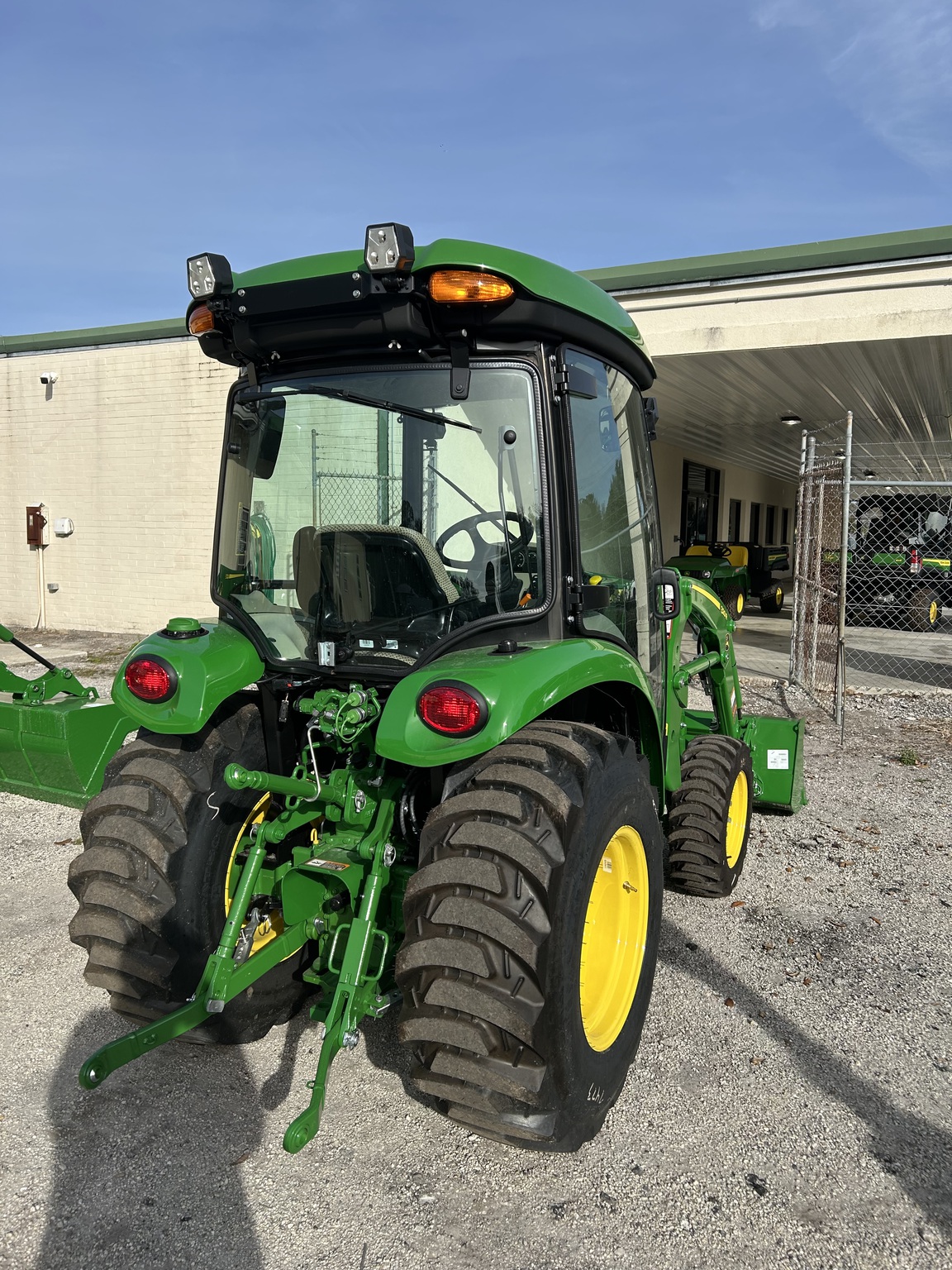 2026 John Deere 3046R Image 4
