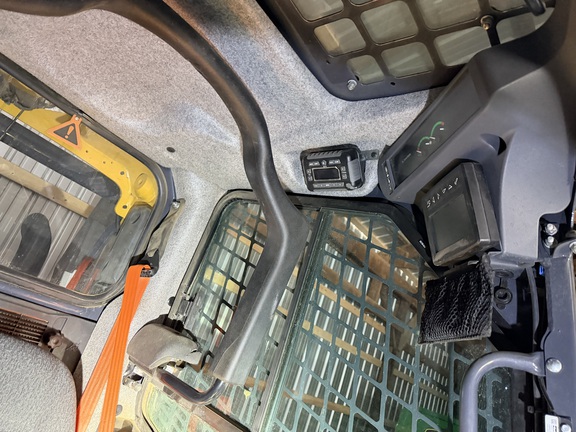 Photo of 2023 John Deere 325G