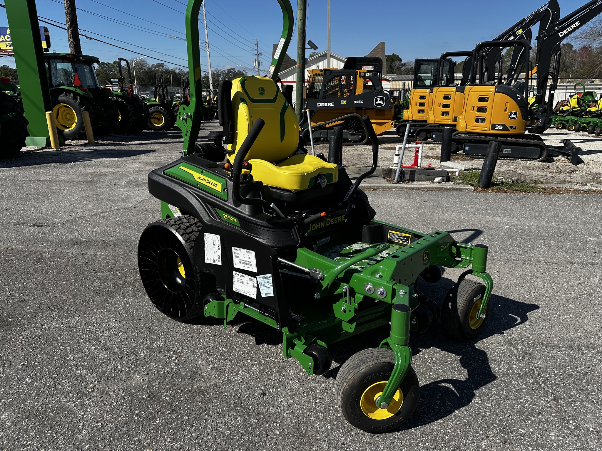 2025 John Deere Z930M Image 4