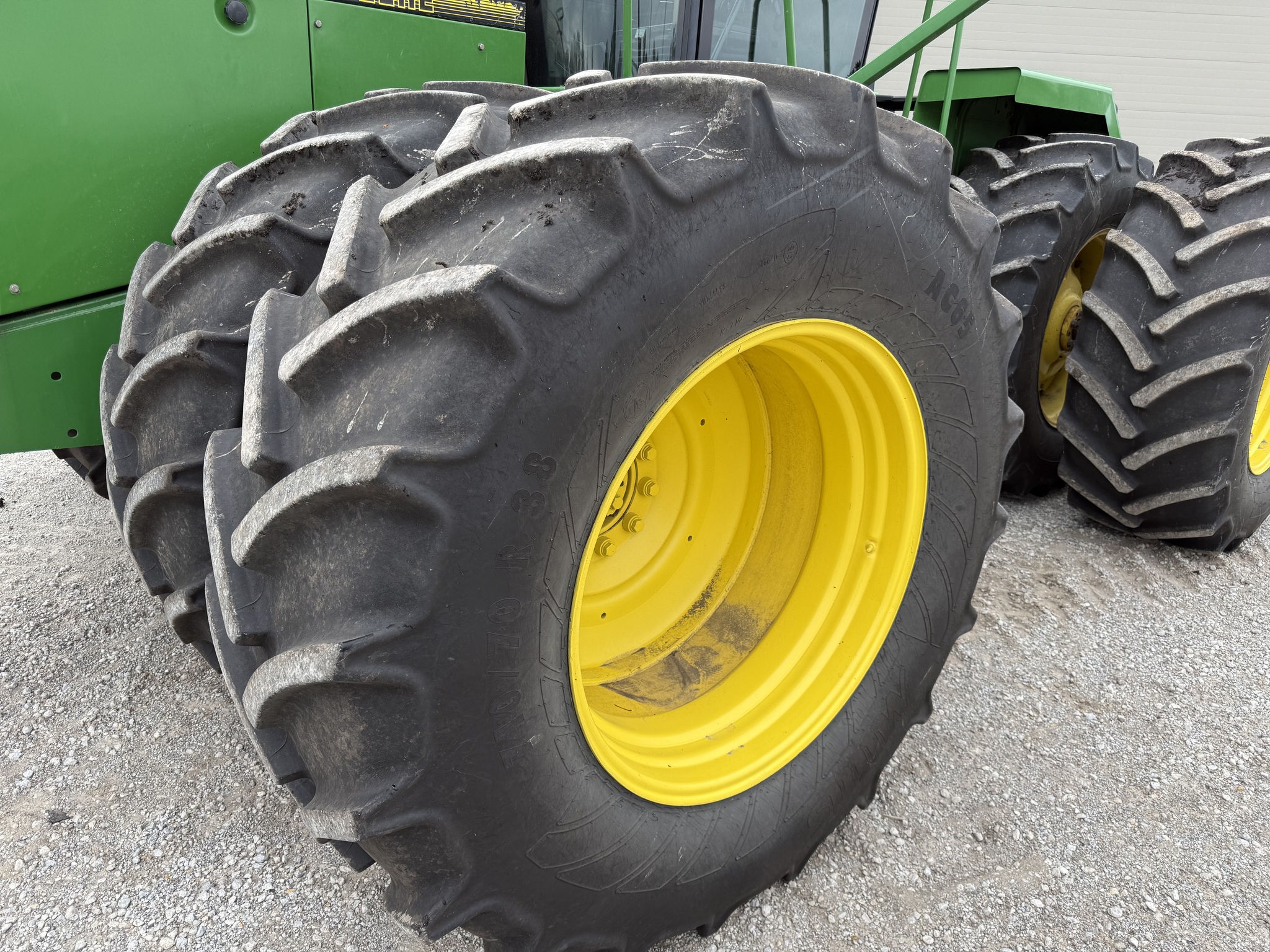  1996 John Deere 8870 at Heritage Tractor in Pontiac, IL