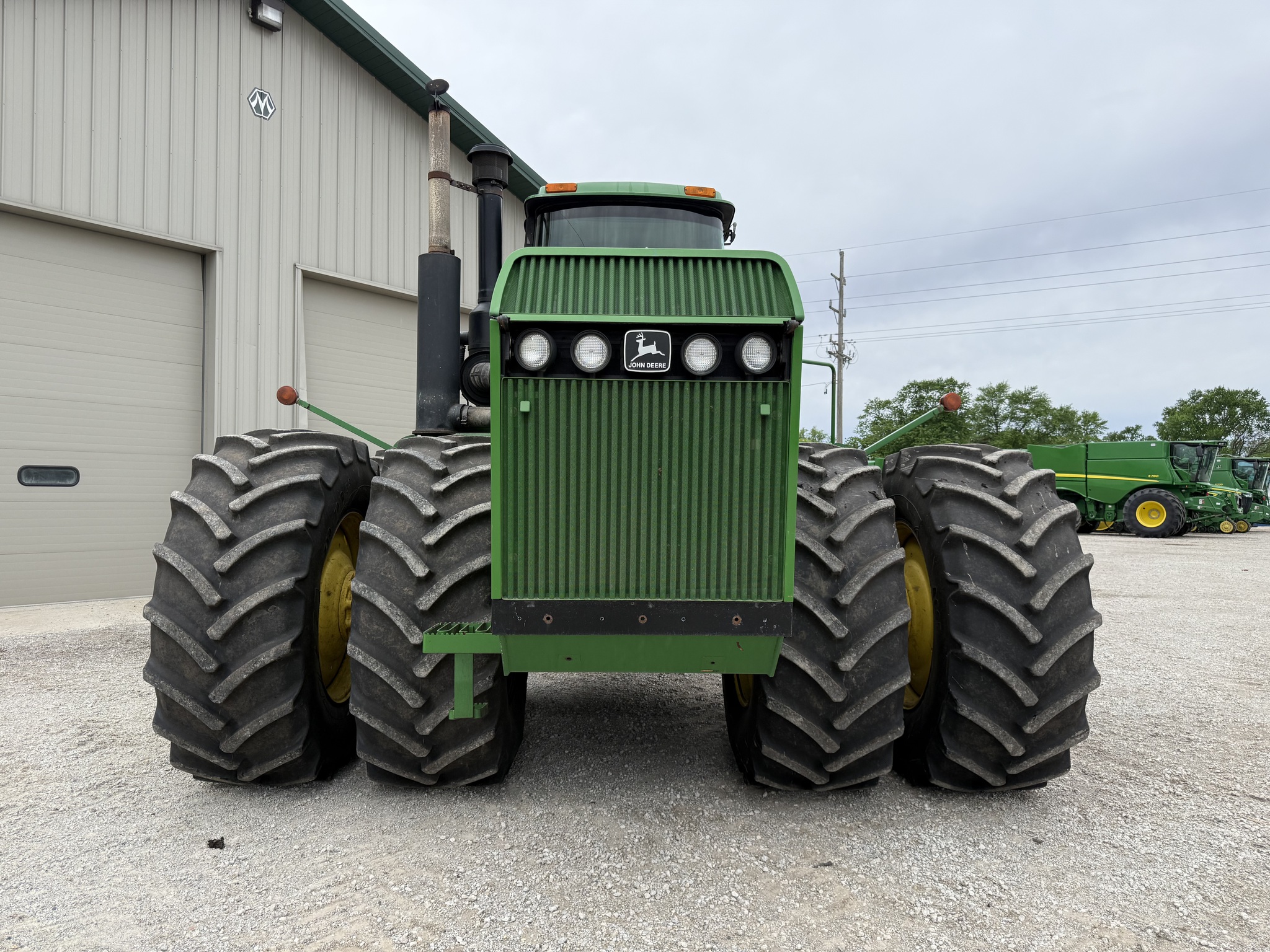  1996 John Deere 8870 at Heritage Tractor in Pontiac, IL