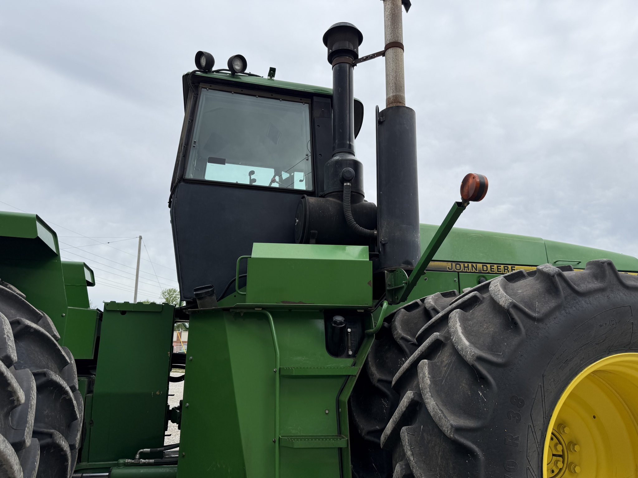  1996 John Deere 8870 at Heritage Tractor in Pontiac, IL